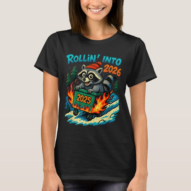 Raccoon Rollin Into 2026 Dumpster Fire New Year Me T Shirt (Framsida)
