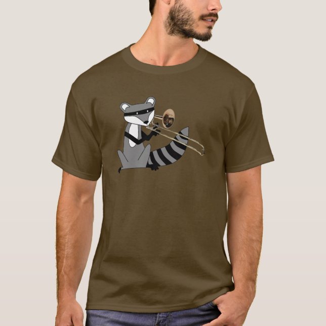 Raccoon som leker trombonen tee (Framsida)