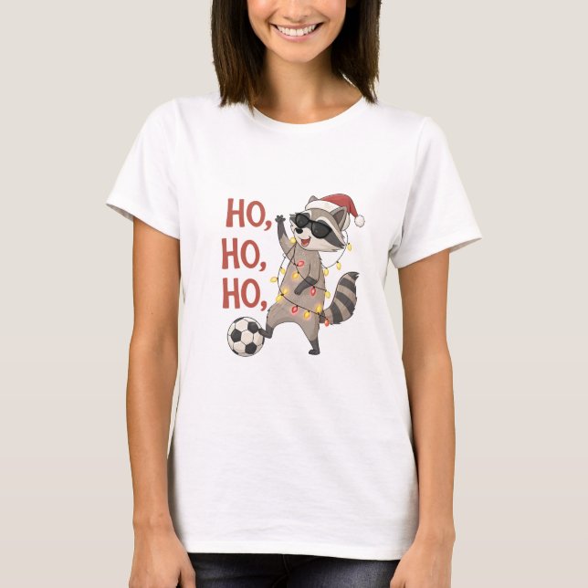 Raccoon with lights and Christmas hat playing socc T Shirt (Framsida)
