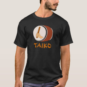 Räcka den hållande pinnen Taiko trummar att trum T-shirt