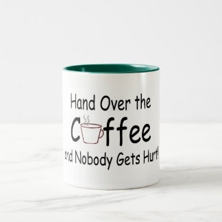 Räcka över kaffet, och inget får men Två-Tonad mugg