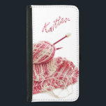 "Räcker Knitter" rosor och vit stickafotoet Plånboksfodral För Samsung Galaxy S5<br><div class="desc">Ett foto av rosor och vit nyanserade handarbete med garn,  nålar och stack tar prov mot en genomskinlig bakgrund. Ord,  "knitteren" skrivs ut ovanför det. En underbar gåva för dig eller dina sluga vänner,  som älskar för att sticka och leka med garn,  färgar och texturerar.</div>