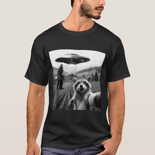 Racoon Bigfoot Selfie Ufo Funny Racoon Alien Bigfo T Shirt (Framsida)