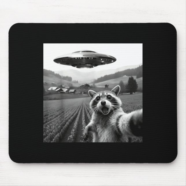 Racoon Selfie With Alien Ufo Funny Racoon Alien Bi Musmatta (Framsidan)