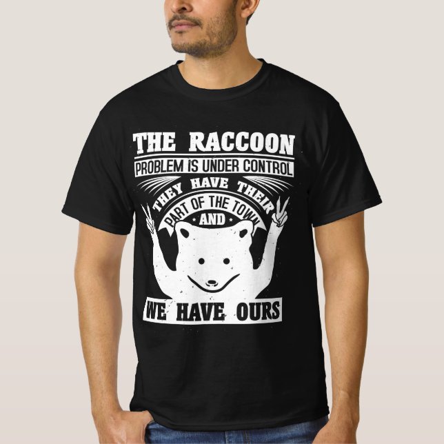 Racoon trash trash panda thief cat street t shirt (Framsida)