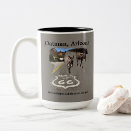 Rad 66 Oatman Arizona Burros på gatan Två-Tonad Mugg