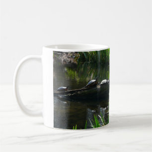 Rad av gröna sköldpaddor Naturfoto Kaffemugg
