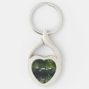 Rad av gröna sköldpaddor Naturfoto Twisted Heart Silverfärgad Nyckelring