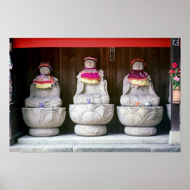 Rad av Jizo-munkstatyer med byst och hatt - Japan Poster (Framsidan)