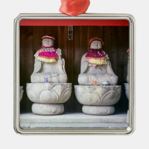 Rad av Jizo-munkstatyer med våtdräkt och hatt - Ja Julgransprydnad Metall