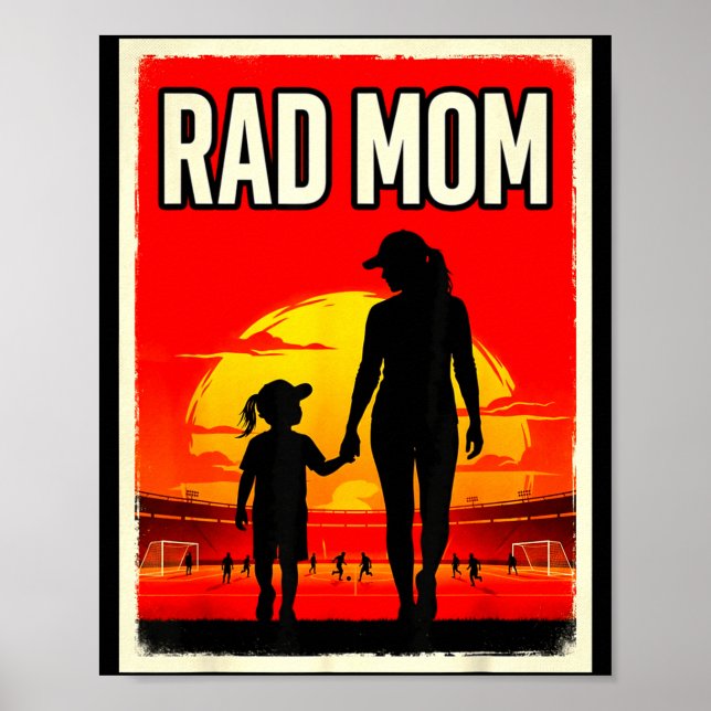 Rad mamma mor och dotter fotbollsmamma solnedgång  poster (Framsidan)
