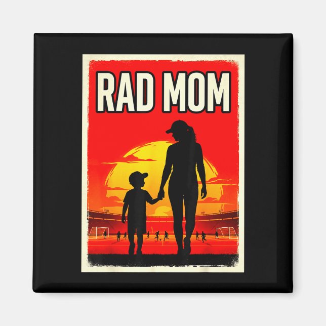 Rad mamma mor och son fotbollsmamma solnedgång  magnet (Framsidan)
