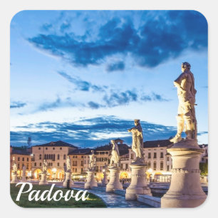Rad med belysta statyer i Padova Fyrkantigt Klistermärke