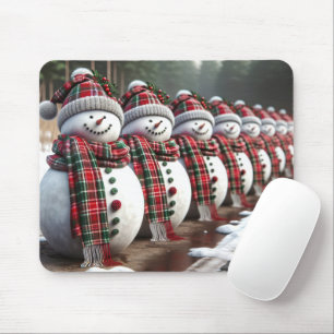 Rad med Snögubbar som bär Tartan Play Scarves Musmatta