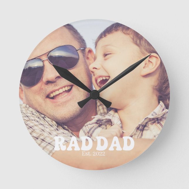 Rad Pappa Est. Retro Foto Rund Klocka (Framsida)
