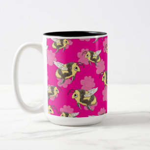 Rädda bin på rosa blommig bakgrund Två-Tonad mugg