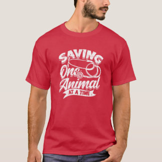 Räddar ett djur i taget Veterinär T Shirt