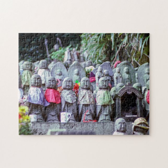 Rader av små Jizo-munkstatyer med förkläden - Japa Pussel (Horisontell)