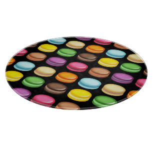 Rader i Macarons på svart