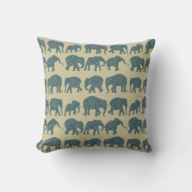 Raderna Paisley Elephants, Beige Pillow eller Cush Kudde (Framsida)