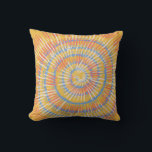 Radiant Spiral Burst Kudde<br><div class="desc">Den här dynamiska teckningen har en sjudande utstrålande spiral mönster, som består av fet stil i rött, blått och vitt mot bakgrund av en varm gult. Den energiska utformningen skapar en känsla av rörelse och livskraft och skapar den ett biet som fångar öga för alla projekt för kreativ. Dess livliga...</div>
