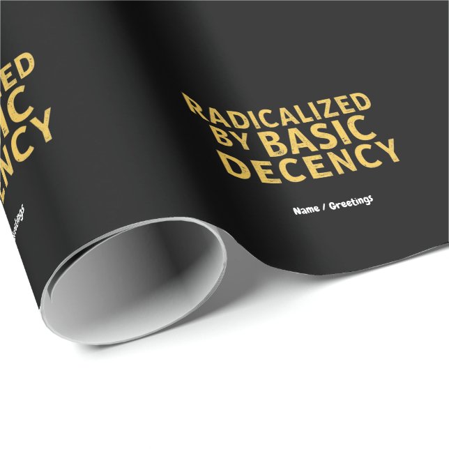 Radicaliserad av Basic Decency Women's Funny T-Shi Presentpapper (Rullad Hörn)