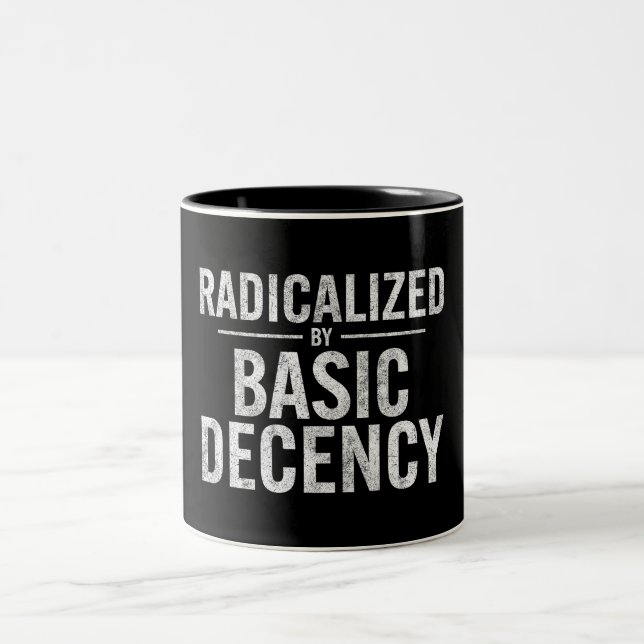 Radicated by Basic Decency Funny Två-Tonad Mugg (Center)