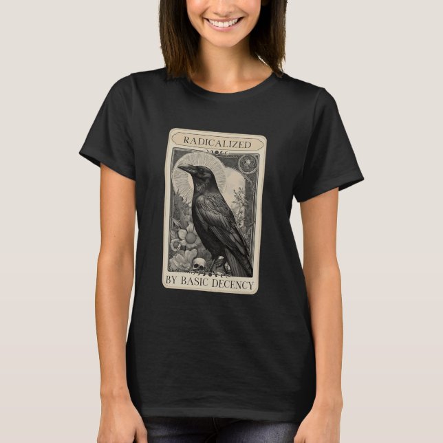 Radikaliserad av grundläggande anständighet Crow T Shirt (Framsida)