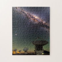 Radio Telescope och Milky Way ovan