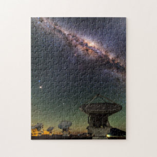 Radio Telescope och Milky Way ovan Pussel