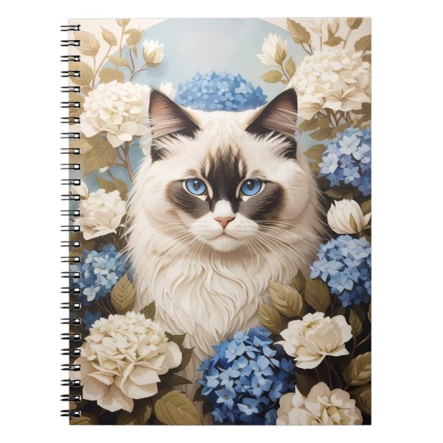 Ragdoll-katter med blå Hydrangea-blommor Anteckningsbok (Framsidan)