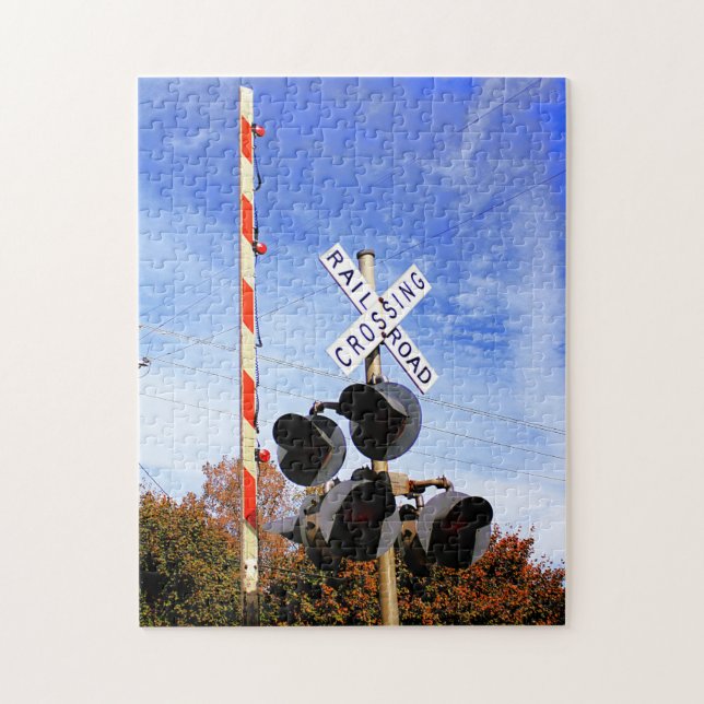 Railroad Crossing With Beautiful Blue Skies Pussel (Vertikal)