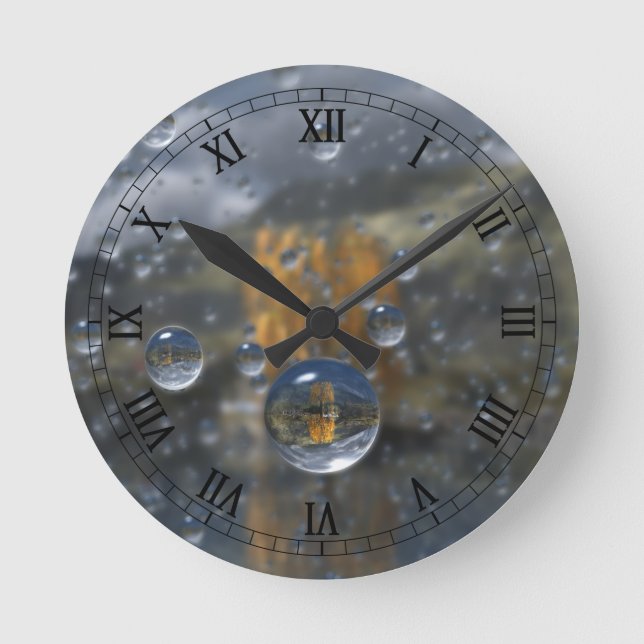 Rain i Glen Clock Rund Klocka (Framsida)
