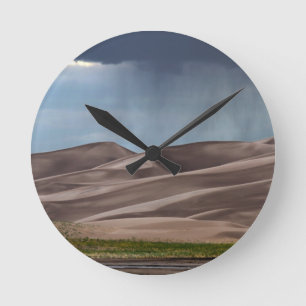 Rain på Underbara Sand Dunes Rund Klocka