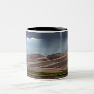 Rain på Underbara Sand Dunes Två-Tonad Mugg
