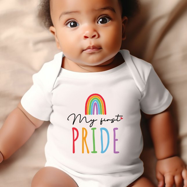 Rainbow Baby: Mitt första Pride Bodykostym T Shirt (Celebrate your little one's first Pride with our adorable baby bodysuit! My First Pride)