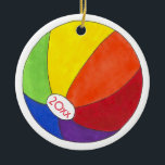 Rainbow Beach Boll, Sommar Roligt Seashore Julgransprydnad Keramik<br><div class="desc">Ornament är en originalmarkör som illustrerar en regnbåge boll. Anpassa med din information. Den här utformningen av biklotet finns också på andra produkter. Ser du inte vad du är tittar för? Behöver du hjälp med anpassning? Kontakta Rebecca för att få något designat bara för dig.</div>