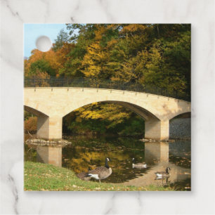 Rainbow Bridge i Fall på Grove City College Gåvor Etiketter