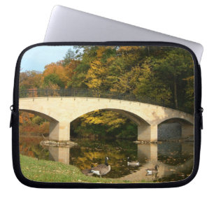 Rainbow Bridge i Fall på Grove City College Laptop Fodral