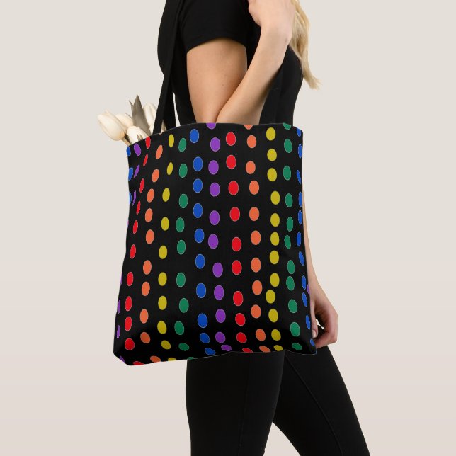 Rainbow Candy Dots on Black Tygkasse (Närbild)