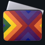 Rainbow Chevrons Laptop Sleeve<br><div class="desc">Fira ditt HBT-Pride eller kärlek i färg med en geometrisk regnbåge. En rad röda,  orange,  gult,  grönt,  blått,  indigo och violetta chevoner konvergerar i detta fet,  ursprungliga geometriska mönster. Digitalt skapat bild. Copyright © 2012 Claire E. Skinner. Alla rättigheter förbehållna.</div>
