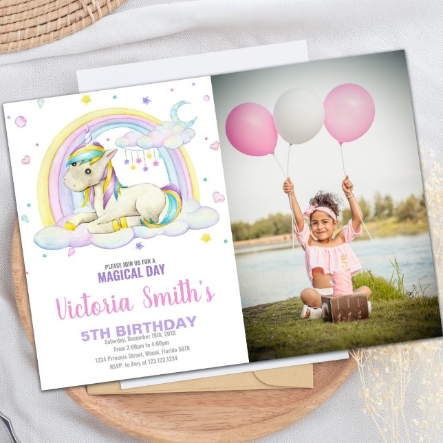 Rainbow Cloud Unicorn Birthday-inbjudan Inbjudningar (Rainbow Cloud Unicorn Birthday Invitations w photo)