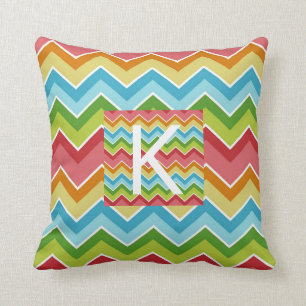 Rainbow färg chevron mönster Monogram Kudde