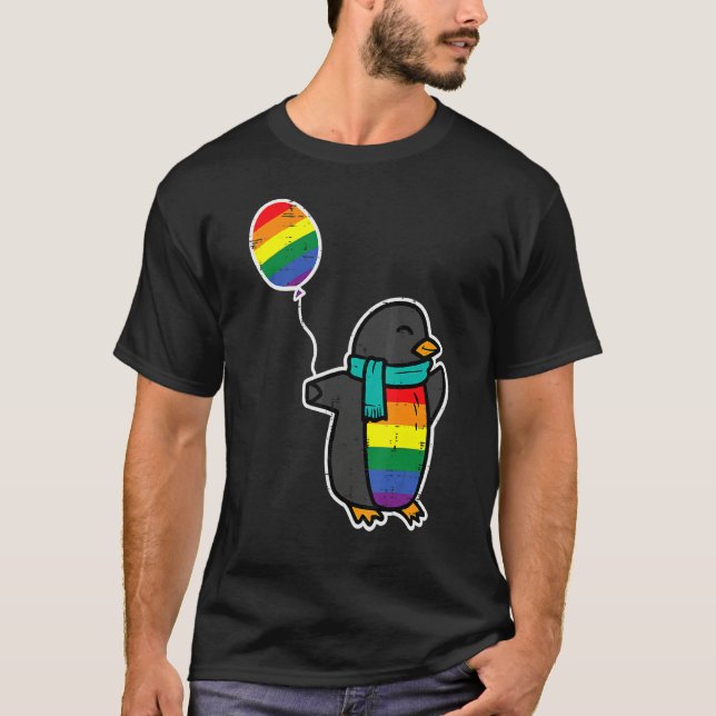 Rainbow Flag Penguin Cute Gay Pride Ally LGBTQ Mon T Shirt (Framsida)