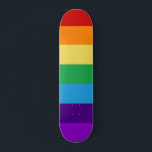 Rainbow flagga mini skateboard bräda 18,5 cm<br><div class="desc">Ljusa färger av regnbågen för att fira ditt pride,  eller bara din lycka!</div>