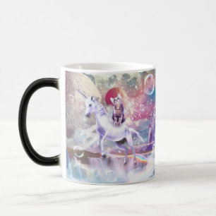 Rainbow galaxy cat ridande unicorn i rymden. magisk mugg