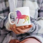 Rainbow Glitter Gnistra Unicorn Mugg<br><div class="desc">Den här designen har skapats med digitalteknik. Det kan vara personlig genom att klicka på anpassningsknappen och ändra färg, lägga till namn, initialer eller ord. Kontakta mig på colorflowcreations@gmail.com om du vill ha denna design på en annan produkt. Köp min ursprungliga abstrakt-akrylmålning för försäljning på www.etsy.com/shop/colorflowart. Se fler av mina...</div>
