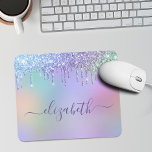 Rainbow Glitter Personlig Musmatta<br><div class="desc">Stam för matta med regnbåge av enkornig färgad som droppar glitter mot bakgrund av lila,  rosa,  blått,  grönt och gult. Anpassa med ditt namn i ett skript för lila av snyggt trendig.</div>