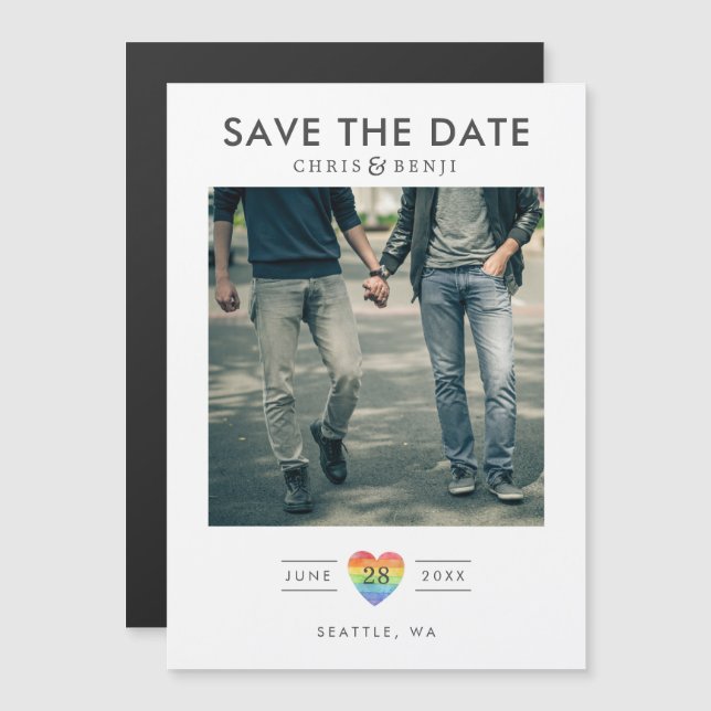 Rainbow Heart LGBTQ Spara datumet med foto Magnetisk Inbjudningskort (Fram/baksida)