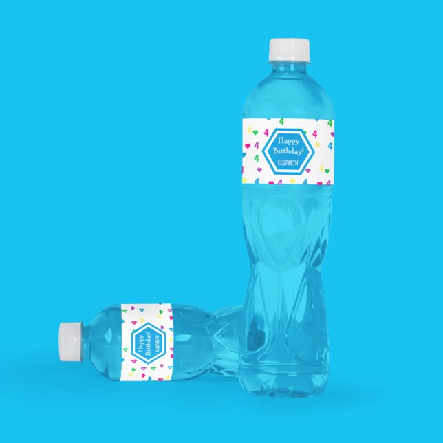 Rainbow Hearts 4e födelsedagen Vattenflaskor Etikett (Skapare uppladdad)